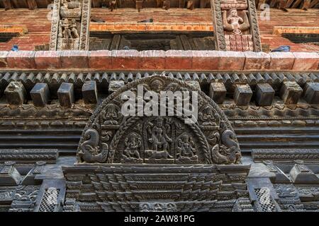 Dettaglio di un tempio a Durbar Square a Bhaktapur, valle di Kathmandu, Nepal Foto Stock