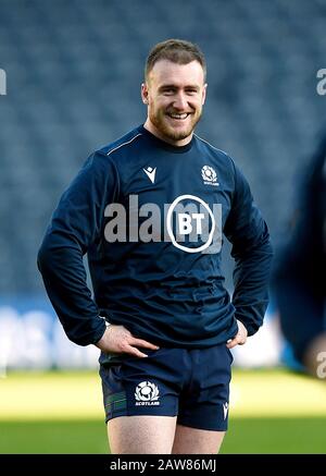 Il capitano della Scozia Stuart Hogg durante la corsa del capitano al BT Murrayfield Stadium di Edimburgo. Foto Stock