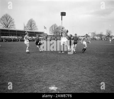 Korfball Paesi Bassi contro Belgio 5-4 a Zutphen, Paesi Bassi attacco Data: 3 aprile 1966 Località: Gelderland, Gelderland, Zutphen Parole Chiave: Basket, attacco Foto Stock