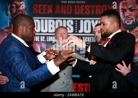 Daniel Dubois e Joe Joyce durante la conferenza stampa alla BT Tower di Londra. Foto Stock