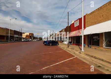 Strada lastricata di mattoni lungo la Route 66 a McLean, Texas, Stati Uniti [Nessun rilascio di proprietà; disponibile solo per le licenze editoriali] Foto Stock