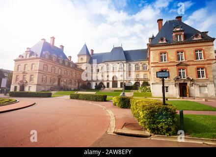 CITE Universitaire International University Paris, giardino e sentieri passeggiate su edifici del campus Foto Stock