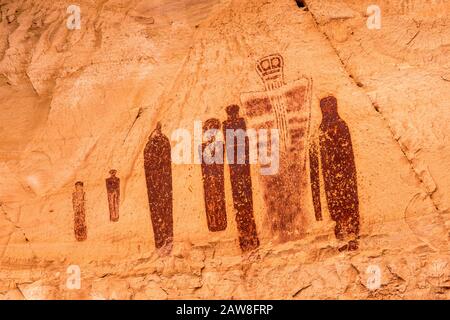 Pannello pittografico dello Spirito Santo, stile del canyon della barriera, alla Grande Galleria, all'Horseshoe Canyon, al Parco Nazionale delle Canyonlands, Utah, USA Foto Stock