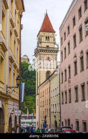 Passau, Germania - 29 giugno 2014: Municipio della storica città tedesca vicino al fiume Donau Foto Stock