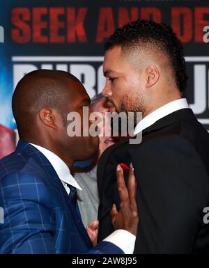 Daniel Dubois e Joe Joyce (a destra) durante la conferenza stampa alla BT Tower di Londra. Foto Stock