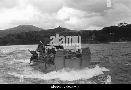 Tapanoeli [2nd Azione Di Polizia] [Landing Craft Con Soldati] Data: Dicembre 1948 Luogo: Indonesia, Indie Orientali Olandesi, Sumatra Foto Stock