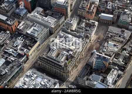 Veduta aerea di Piazza St Anns e del Royal Exchange Theatre & Royal Exchange Arcade nel centro di Manchester