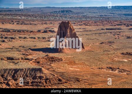 Tempio del Sole, monolito nella Lower Cathedral Valley, Capitol Reef National Park, Colorado Plateau, Utah, Stati Uniti Foto Stock