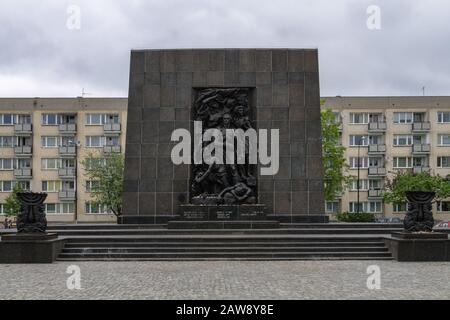 Il lato occidentale del Monumento al Ghetto Heroes Warsaw Ghetto Uprising Memorial Foto Stock