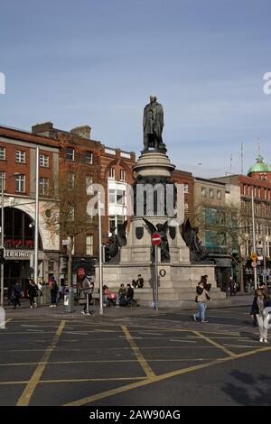 Statua bronzea del leader politico e dell'emancipatore cattolico Daniel o`Connel dello scultore John Henry Foley a Dublino, Irlanda Foto Stock