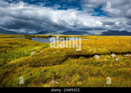 Paesaggio con il lago di Connemara in Irlanda Foto Stock