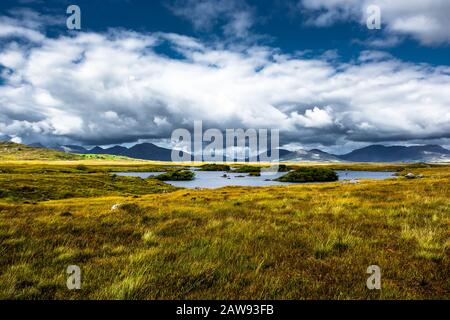 Il lago in Connemara in Irlanda Foto Stock