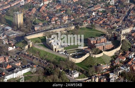 Veduta aerea dello skyline di Lincoln, incluso il Castello Foto Stock