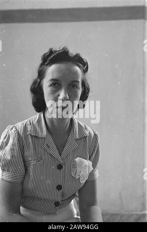 Ritratto immagini (varie) [Fotografie passaporto] Ritratto di una donna Data: 01/01/1947 luogo: Indonesia Indie Orientali olandesi : Unknown / DLC Copyright Titolare: National Archives Materiale tipo: Negativo (bianco / nero) archivio numero di inventario: Vedi accesso 2.24.04.02 Foto Stock