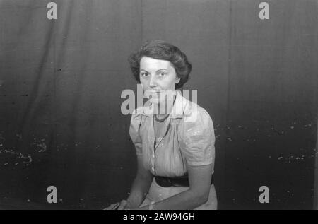 Ritratto immagini (varie) [passaporto fotografie] Dutch woman Data: 01/01/1947 luogo: Indonesia Dutch East Indies Foto Stock
