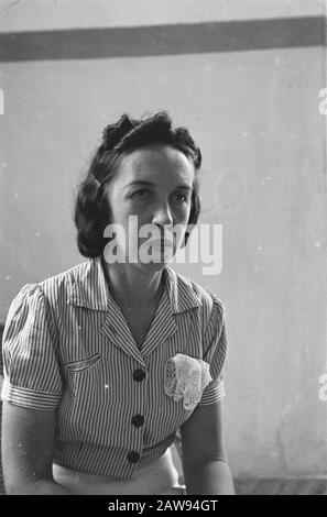 Ritratto immagini (varie) [Fotografie passaporto] Ritratto di una donna Data: 01/01/1947 luogo: Indonesia Indie Orientali olandesi : Unknown / DLC Copyright Titolare: National Archives Materiale tipo: Negativo (bianco / nero) archivio numero di inventario: Vedi accesso 2.24.04.02 Foto Stock
