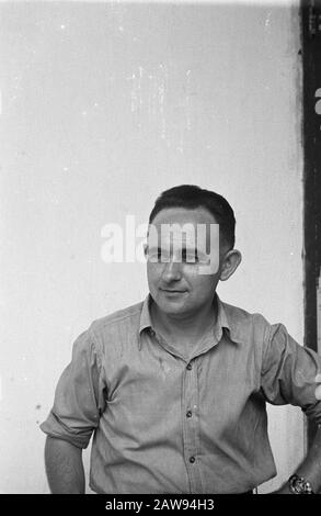 Ritratto immagini (varie) [foto passaporto] Olandese uomo in camicia Data: 1947 luogo: Indonesia Olandese Indie Orientali Foto Stock