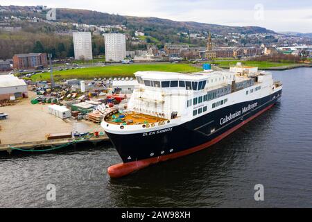 Port Glasgow, Scozia, Regno Unito. 7 Febbraio 2020. Vista generale del cantiere navale Ferguson Marine a Port Glasgow. Scottish Budget ha annunciato un ulteriore £49 milioni per il cantiere navale nazionalizzato travagliato sul fiume Clyde. Due traghetti in costruzione presso il cantiere di Caledonian MacBrayne sono troppo poco disponibili e molto ritardati. Un'indagine sul processo di approvvigionamento dei due traghetti è attualmente in corso presso il Parlamento scozzese di Holyrood a Edimburgo. PIC; Glen Sannox uno dei due traghetti in difficoltà in costruzione. Iain Masterton/Alamy Live News. Foto Stock