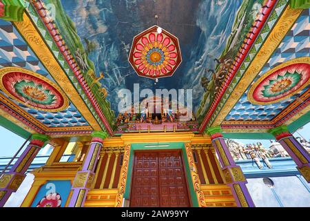 Porta principale del tempio indù del tempio di Mutumariamman, a Matale, Sri Lanka Foto Stock