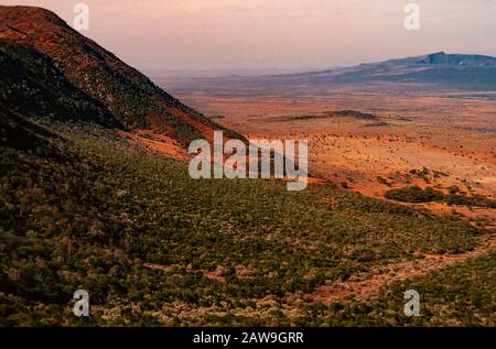 Grande Rift Valley affettare attraverso il Kenya centrale e meridionale. Foto Stock