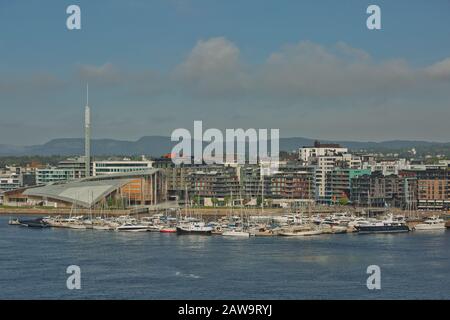 Oslo, NORVEGIA - 27 MAGGIO 2017: Astrup Fearnley Museum of Modern Art a Oslo in Norvegia. E 'stato costruito come parte del complesso Icone Tjuvholmen (2006-2012) e w Foto Stock