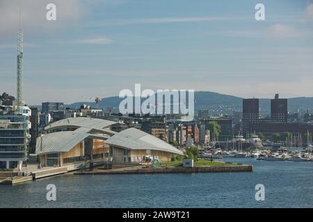 Oslo, NORVEGIA - 27 MAGGIO 2017: Astrup Fearnley Museum of Modern Art a Oslo in Norvegia. E 'stato costruito come parte del complesso Icone Tjuvholmen (2006-2012) e w Foto Stock