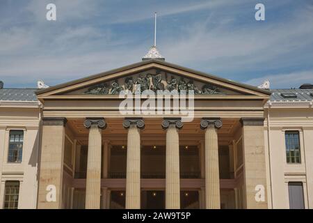 Oslo, NORVEGIA - 27 MAGGIO 2017: Dettaglio dell'Università di Oslo in Norvegia. Campus centrale, edificio della Facoltà di giurisprudenza in via Karl Johans Gate. Foto Stock