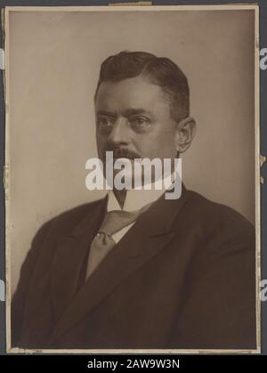 Deli Company: Ritratti di gruppo e ritratti descrizione: Ritratto di GH Andreae (direttore 1916-1924) Annotazione: Firmato: A. Weinberg Foto Stock