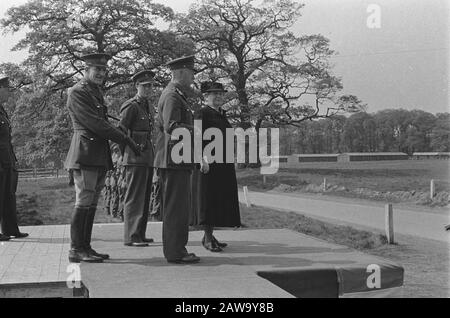 Kkoningin Wilhelmina ha visitato la Brigata Principessa Irene nel campo militare di Wolverhampton Annotation: Repro Negativo Dietro di lei, principe Bernhard. In primo piano Generale Phoff Data: Maggio 1942 Località: UK, Woverhampton Parole Chiave: Visite, campi, ufficiali dell'esercito, soldati, WWII Nome Della Persona: Wilhelmina, regina Foto Stock