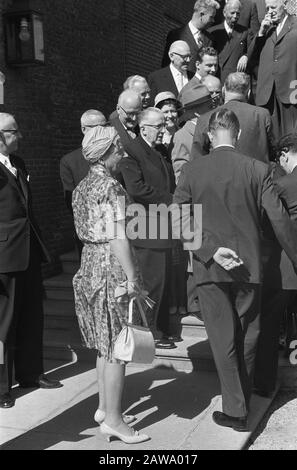 Queen Juliana riceve membri del Comitato Olandese Rifugiato anno 1959-1960 Data: 7 Giugno 1960 Parole Chiave: Queens Person Nome: Juliana (queen Netherlands) Foto Stock