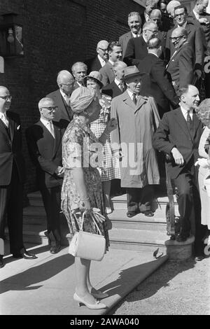 Queen Juliana riceve membri del Comitato Olandese Rifugiato anno 1959-1960 Data: 7 Giugno 1960 Parole Chiave: Queens Person Nome: Juliana (queen Netherlands) Foto Stock