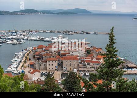 città dalmata di tribunj, vodice vista aerea, dalmazia, croazia Foto Stock