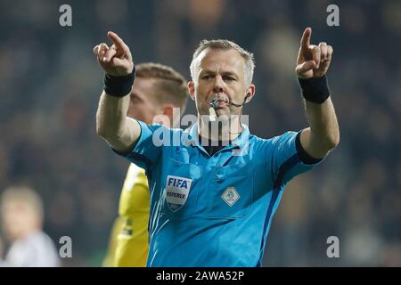 Almelo, Paesi Bassi. 26th Gen 2020. Almelo, 07-02-2020, Stadio Erve Asito, calcio, stagione 2019/2020, Eredivisie olandese, arbitro Bjorn Kuipers durante la partita Heracles Almelo - Fortuna Sittard. Credito: Pro Shots/Alamy Live News Foto Stock