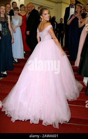 Dresda, Germania. 07th Feb, 2020. Sylvie Meis si trova al 15th Semper Opera Ball al Semper Opera House. Il motto di quest'anno della palla è "Fiaba rushing - Dresden rejoices". Credito: Gerald Matzka/Dpa-Zentralbild/Dpa/Alamy Live News Foto Stock