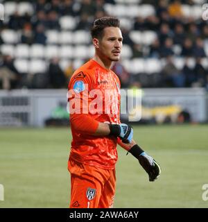 Almelo, Paesi Bassi. 26th Gen 2020. Almelo, 07-02-2020, Stadio Erve Asito, calcio, stagione 2019/2020, Eredivisie olandese, portiere Heracles Almelo Janis Blaswich durante la partita Heracles Almelo - Fortuna Sittard. Credito: Pro Shots/Alamy Live News Foto Stock