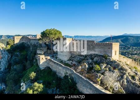 Veduta aerea del castello di Xativa situato vicino Valencia Spagna, sulla strada antica Via Augusta che porta da Roma a Cartagena. Due forti collegati Foto Stock