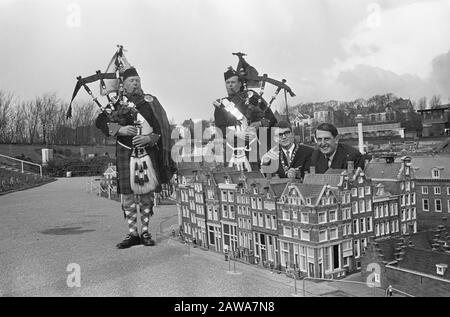 Madurodam si aprirà di nuovo, Duca di Atholl (destra) e Sindaco (loco) Rob Eykelen Boom Data: 29 marzo 1966 Località: L'Aia, Sud Olanda Parole Chiave: Sindaci, Dukes Institution Nome: Madurodam Foto Stock