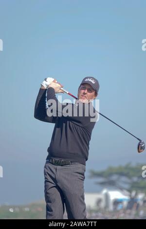 Spiaggia di ciottoli, Stati Uniti. 07th Feb, 2020. Monterey, California, Stati Uniti Febbraio 7th 2020 Phil Mickleson guida su 13th al Monterey Peninsular Country Club il secondo giorno dell'evento AT&T Pro-Am PGA Golf a Pebble Beach, diventa grande. Credito: Motofoto/Alamy Live News Foto Stock