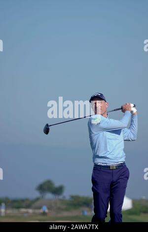 Spiaggia di ciottoli, Stati Uniti. 07th Feb, 2020. Monterey, California, USA Febbraio 7th 2020 Jim Furyk guida sulla 13th al Monterey Peninsular Country Club il secondo giorno dell'evento AT&T Pro-Am PGA Golf al Pebble Beach Credit: Motofoto/Alamy Live News Foto Stock