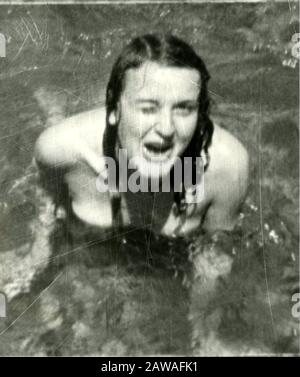 1936 ca , Berchtesgaden , GERMANIA : il nazista EVA BRAUN ( 1912 - 1945 ) padrona e poi moglie del dittatore ADOLF HITLER ( 1889 - 1945 ) in un phot Foto Stock