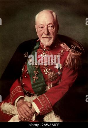 1940 ca , ROMA , ITALIA : il ricco principe italiano LUDOVICO CHIGI ALBANI DELLA ROVERE ( 1866 - 1951 ), in uniforme del Gran Maestro del Sovrano Militare Foto Stock