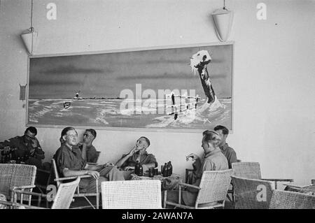 Mensa Hotel Welfare a Kramat (Batavia) Soldiers relax in the Cafeteria Data: 01/01/1947 Ubicazione: Batavia, Indonesia, Jakarta , Indie Orientali Olandesi Foto Stock
