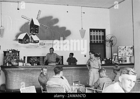 Mensa Hotel Welfare a Kramat (Batavia) Soldiers relax in the Cafeteria Data: 01/01/1947 Ubicazione: Batavia, Indonesia, Jakarta , Indie Orientali Olandesi Foto Stock