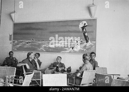 Mensa Hotel Welfare a Kramat (Batavia) Soldiers relax in the Cafeteria Data: 01/01/1947 Ubicazione: Batavia, Indonesia, Jakarta , Indie Orientali Olandesi Foto Stock