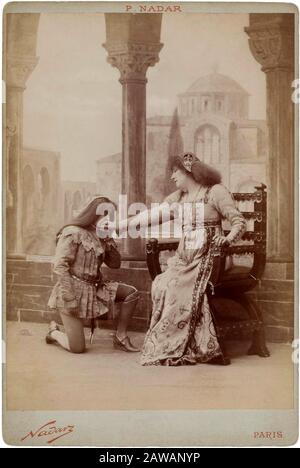 1894 , PARIGI , FRANCIA : la più celebre attrice teatrale francese SARAH BERNHARDT ( 1844 - 1923 ) a GISMONDA di VICTORIEN SARDOU , ritratto di NADAR Foto Stock