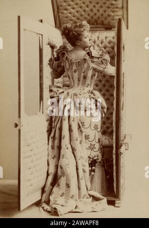 1890 ca , New York , USA : la celebre ballerina e attrice americana LILLIAN RUSSELL ( 1861 - 1922 ) nel ruolo DELLA GRANDE DUCHESSA . Foto di Na Foto Stock