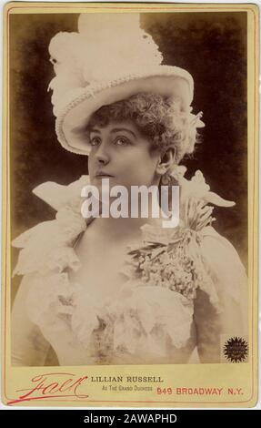 1890 , New York , USA : la celebre ballerina e attrice americana LILLIAN RUSSELL ( 1861 - 1922 ) come GRAND DUCHESS al New York Casino . Foto b Foto Stock