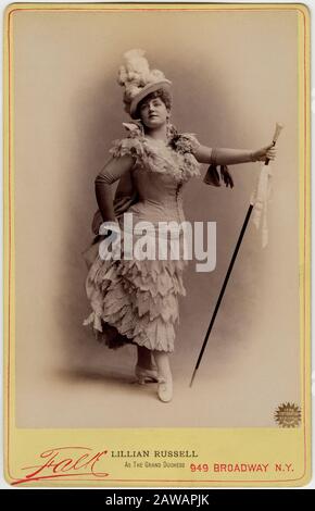 1890 , New York , USA : la celebre ballerina e attrice americana LILLIAN RUSSELL ( 1861 - 1922 ) come GRAND DUCHESS al New York Casino . Foto b Foto Stock