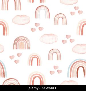 Graziosi arcobaleni acquerello e cuori senza cuciture in colori pastello. Isolato su bianco acquerello arcobaleno e nuvole per tessuto, tessuto Foto Stock