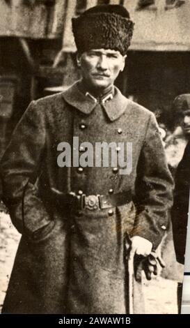 1922 ,TURCHIA : il politico turco Mustafa Kemal Atatürk ( 1881 - 1938 ) come Comandante militare supremo . Presidente Della Parte Del Popolo repubblicano Foto Stock